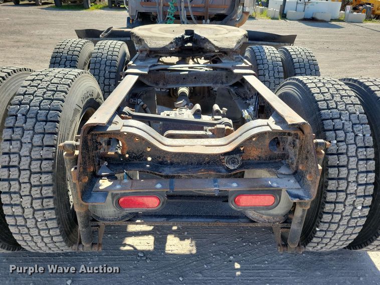 image for item EA2446 1997 Mack CH613 semi truck