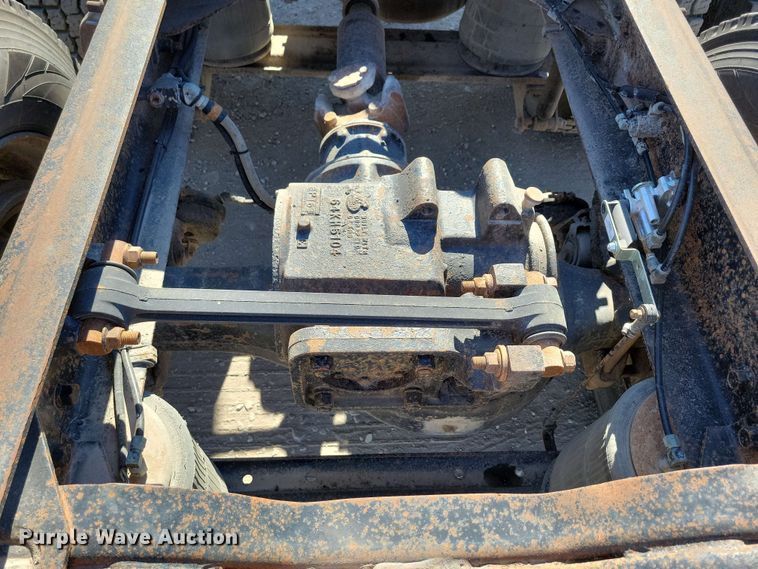 image for item EA2446 1997 Mack CH613 semi truck