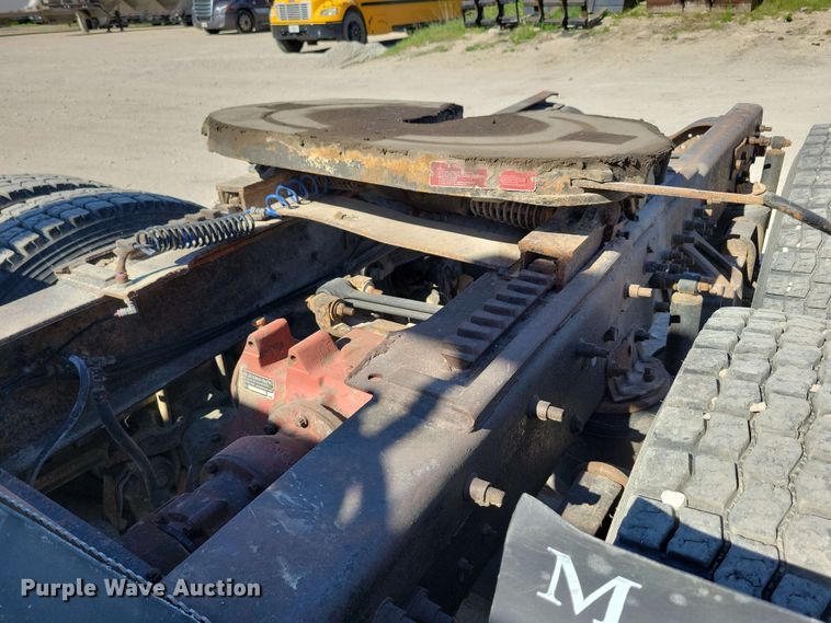 image for item EA2446 1997 Mack CH613 semi truck