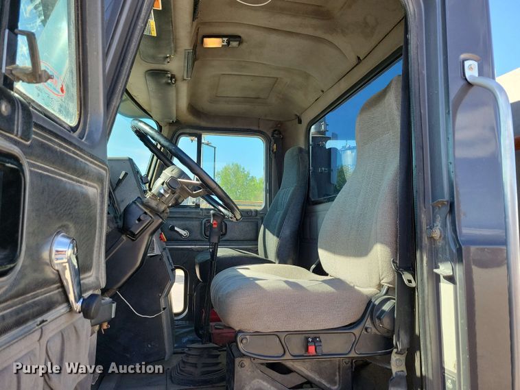 image for item EA2446 1997 Mack CH613 semi truck