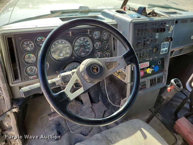 image for item EA2446 1997 Mack CH613 semi truck