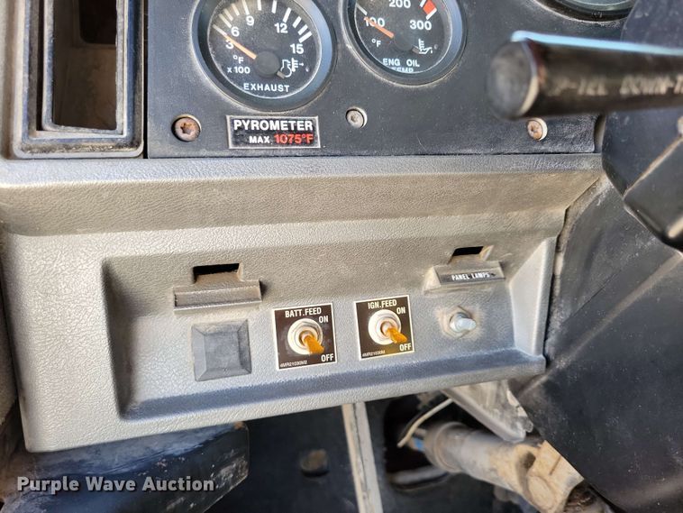 image for item EA2446 1997 Mack CH613 semi truck