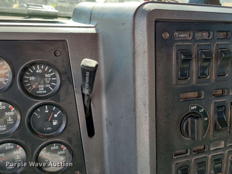 image for item EA2446 1997 Mack CH613 semi truck