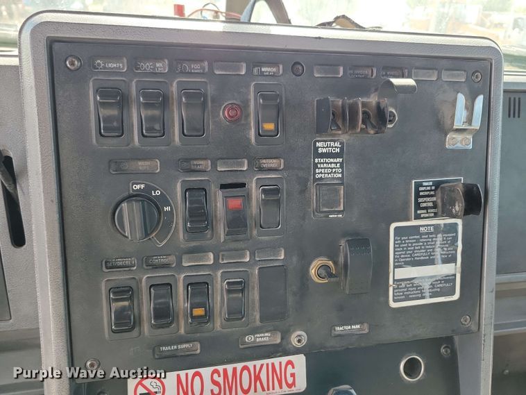 image for item EA2446 1997 Mack CH613 semi truck