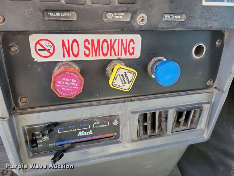 image for item EA2446 1997 Mack CH613 semi truck