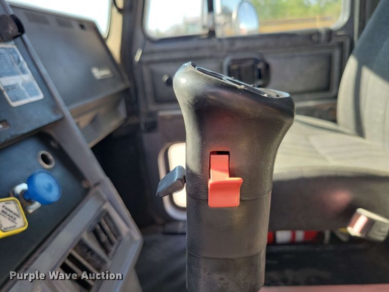 image for item EA2446 1997 Mack CH613 semi truck