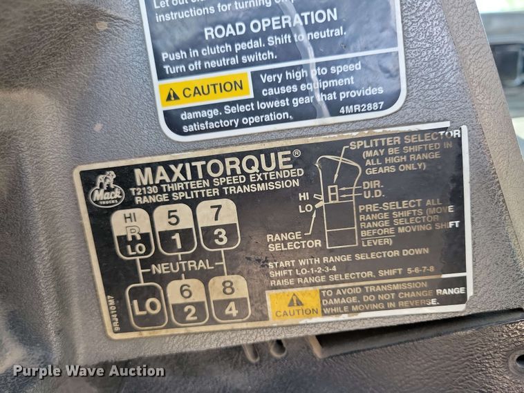 image for item EA2446 1997 Mack CH613 semi truck