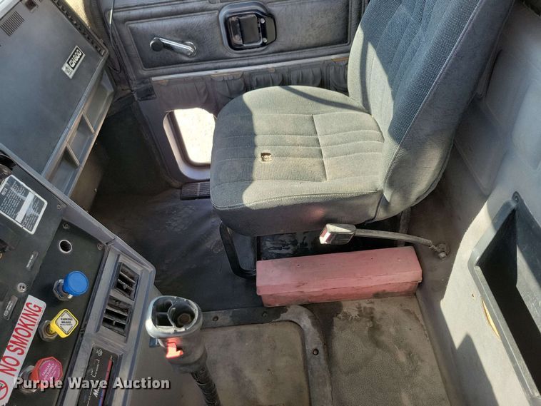 image for item EA2446 1997 Mack CH613 semi truck