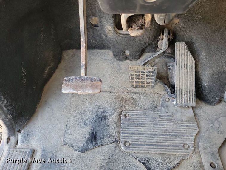 image for item EA2446 1997 Mack CH613 semi truck