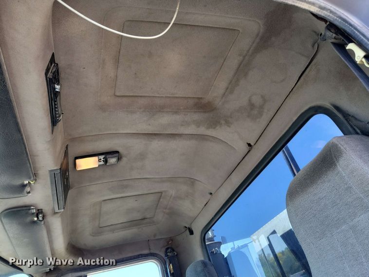 image for item EA2446 1997 Mack CH613 semi truck