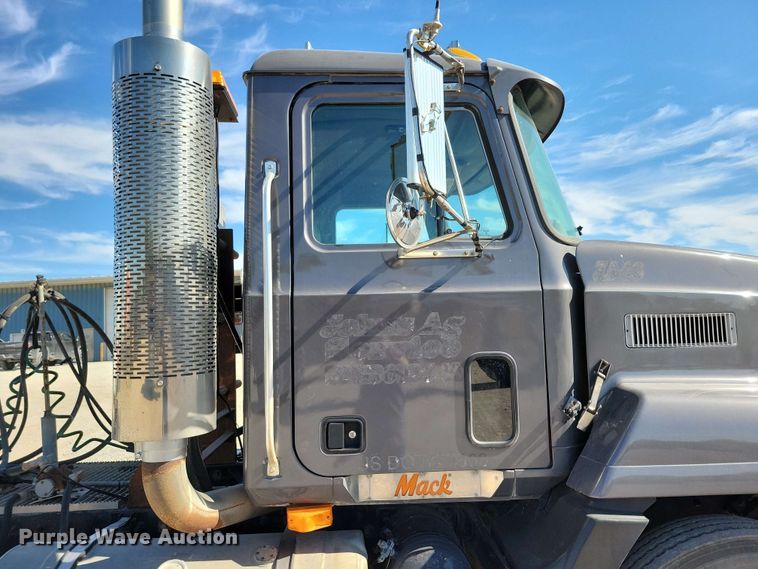 image for item EA2446 1997 Mack CH613 semi truck