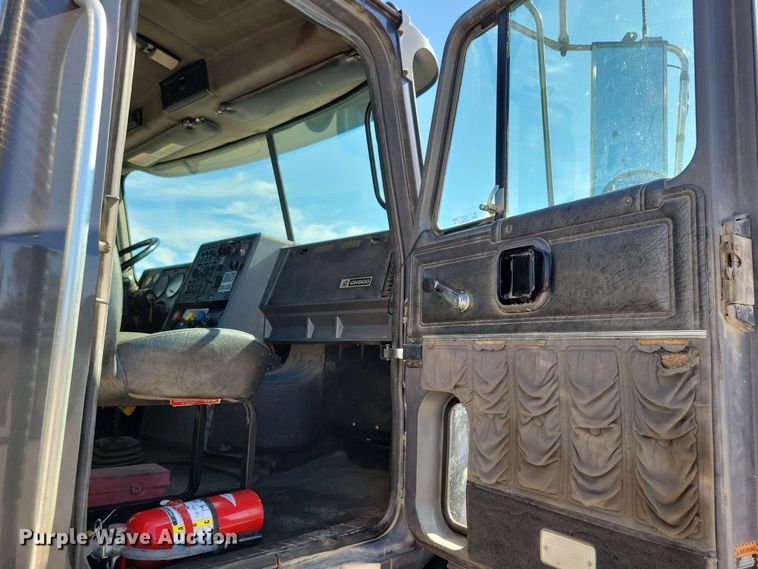 image for item EA2446 1997 Mack CH613 semi truck