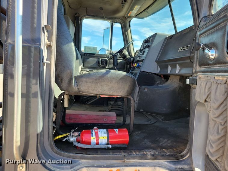 image for item EA2446 1997 Mack CH613 semi truck