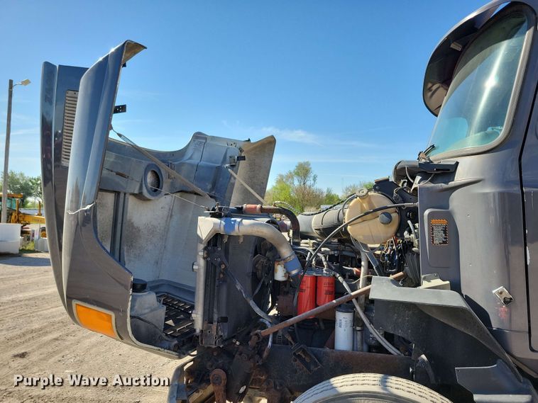 image for item EA2446 1997 Mack CH613 semi truck