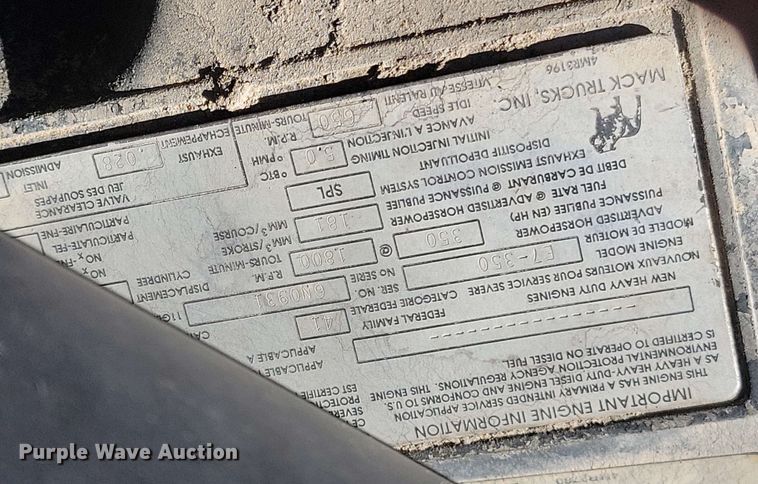 image for item EA2446 1997 Mack CH613 semi truck