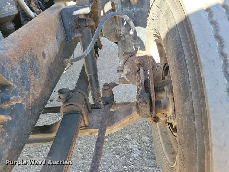 image for item EA2446 1997 Mack CH613 semi truck