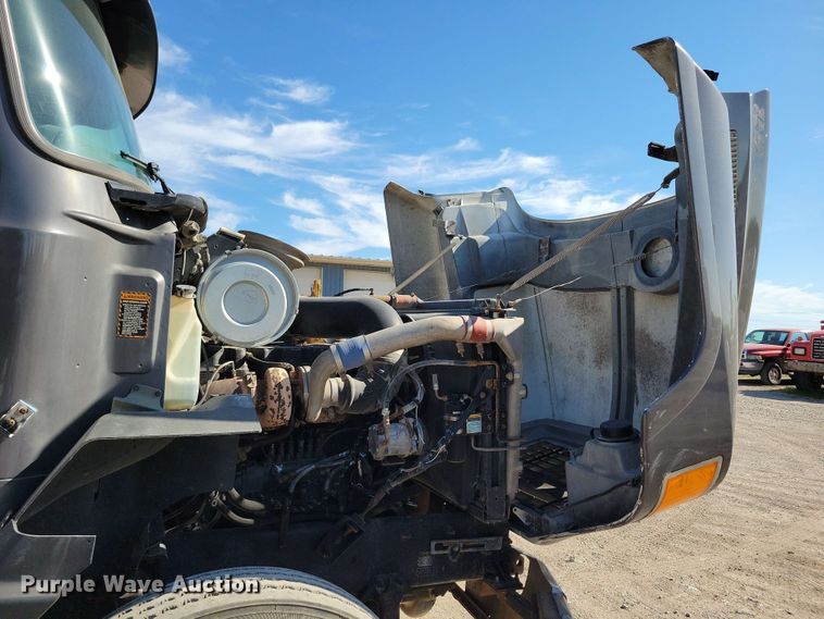 image for item EA2446 1997 Mack CH613 semi truck