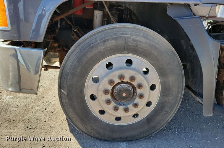 image for item EA2446 1997 Mack CH613 semi truck