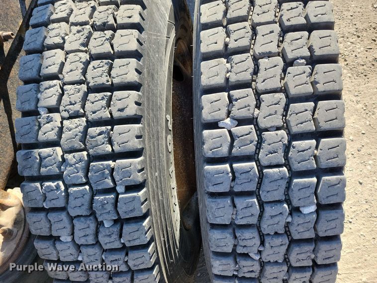 image for item EA2446 1997 Mack CH613 semi truck