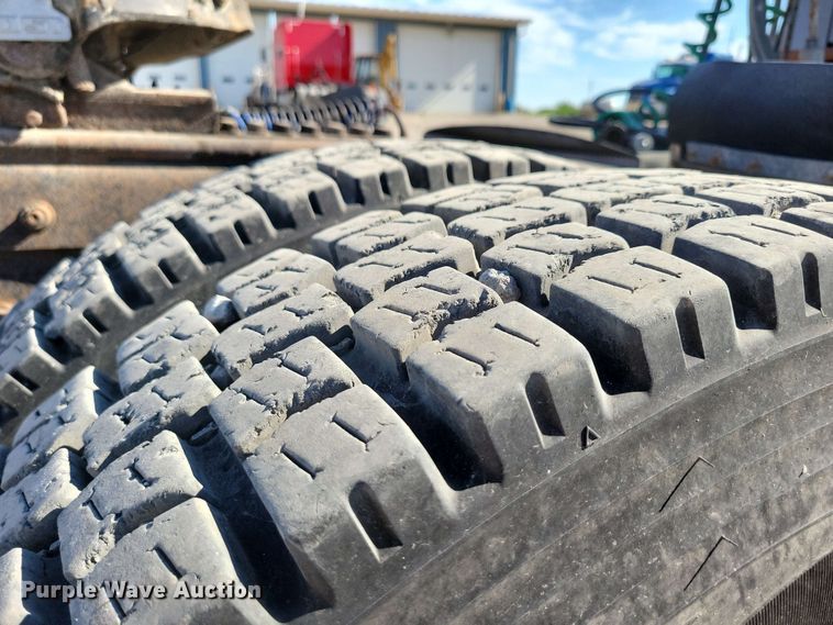 image for item EA2446 1997 Mack CH613 semi truck