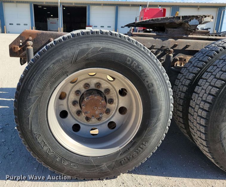 image for item EA2446 1997 Mack CH613 semi truck