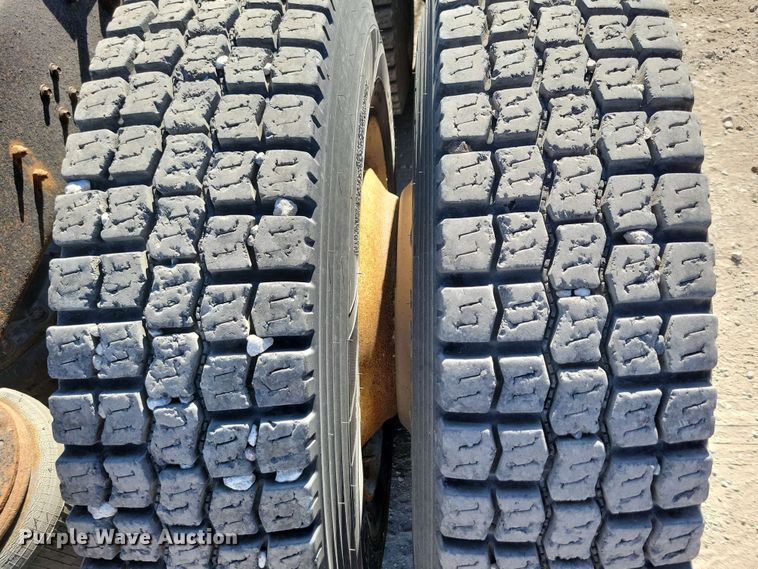 image for item EA2446 1997 Mack CH613 semi truck