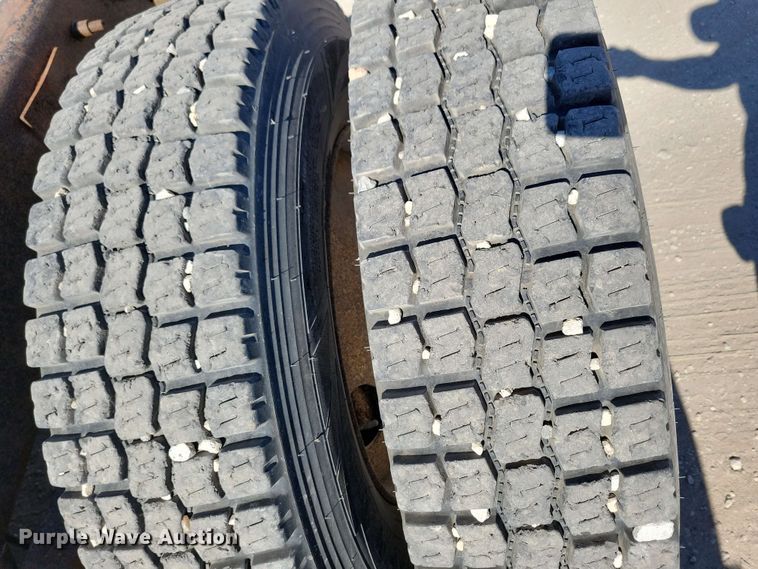 image for item EA2446 1997 Mack CH613 semi truck