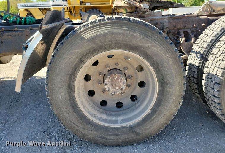 image for item EA2446 1997 Mack CH613 semi truck