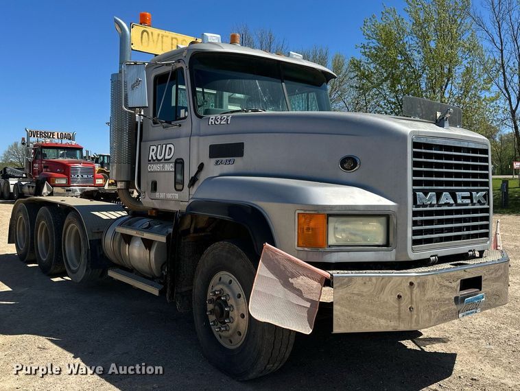 image for item EB2539 2000 Mack CL713 semi truck