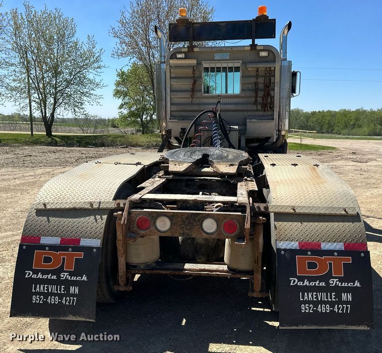 image for item EB2539 2000 Mack CL713 semi truck