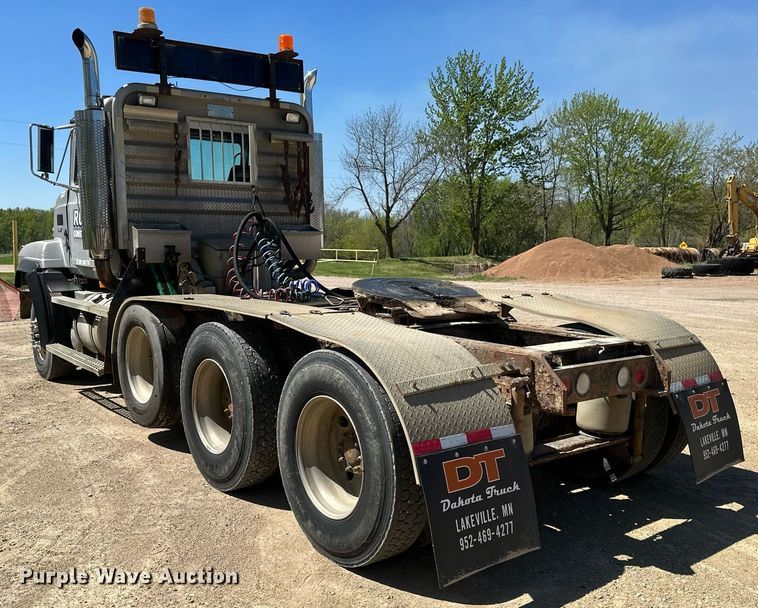 image for item EB2539 2000 Mack CL713 semi truck