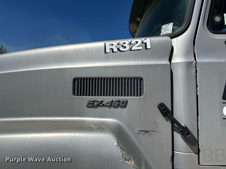 image for item EB2539 2000 Mack CL713 semi truck