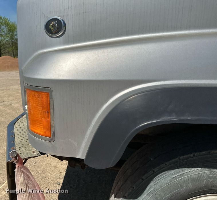 image for item EB2539 2000 Mack CL713 semi truck