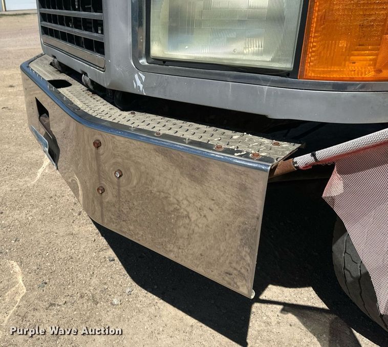 image for item EB2539 2000 Mack CL713 semi truck