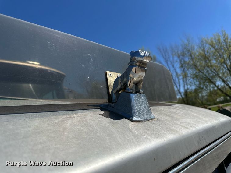 image for item EB2539 2000 Mack CL713 semi truck