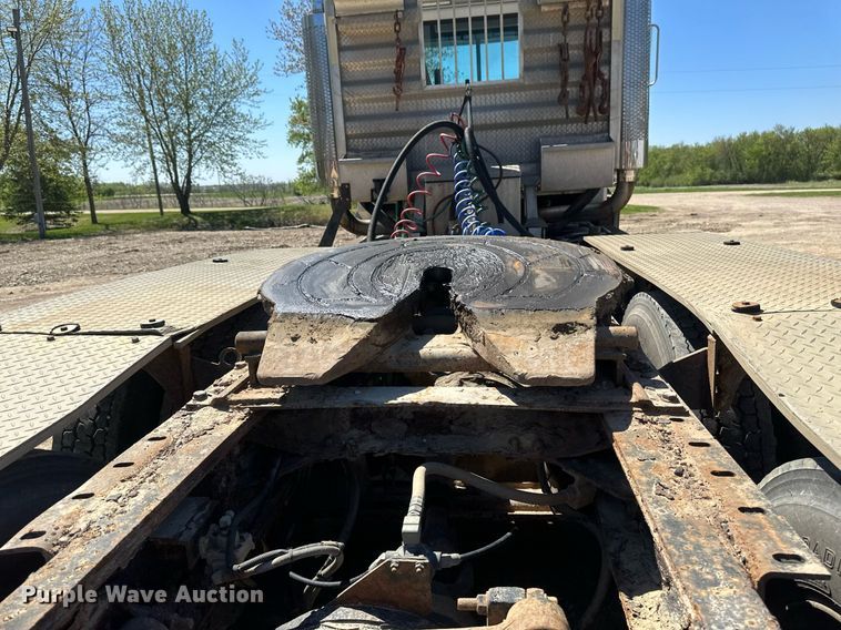 image for item EB2539 2000 Mack CL713 semi truck