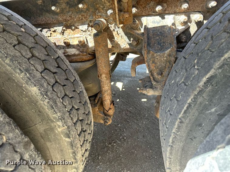 image for item EB2539 2000 Mack CL713 semi truck