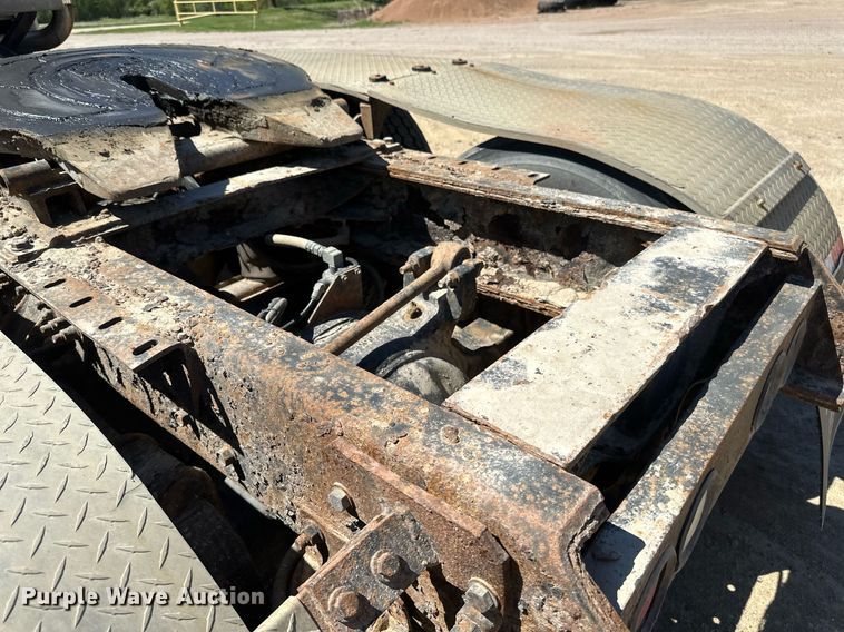 image for item EB2539 2000 Mack CL713 semi truck