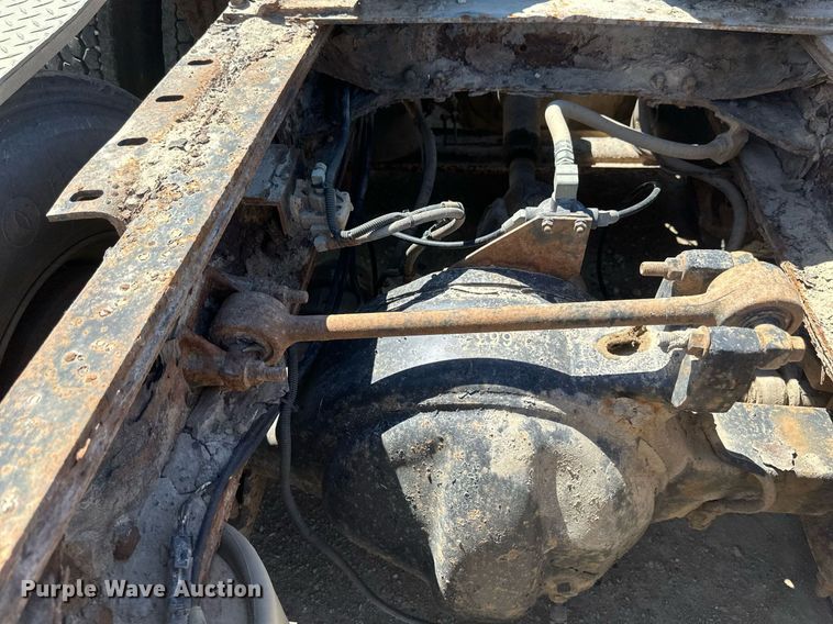 image for item EB2539 2000 Mack CL713 semi truck