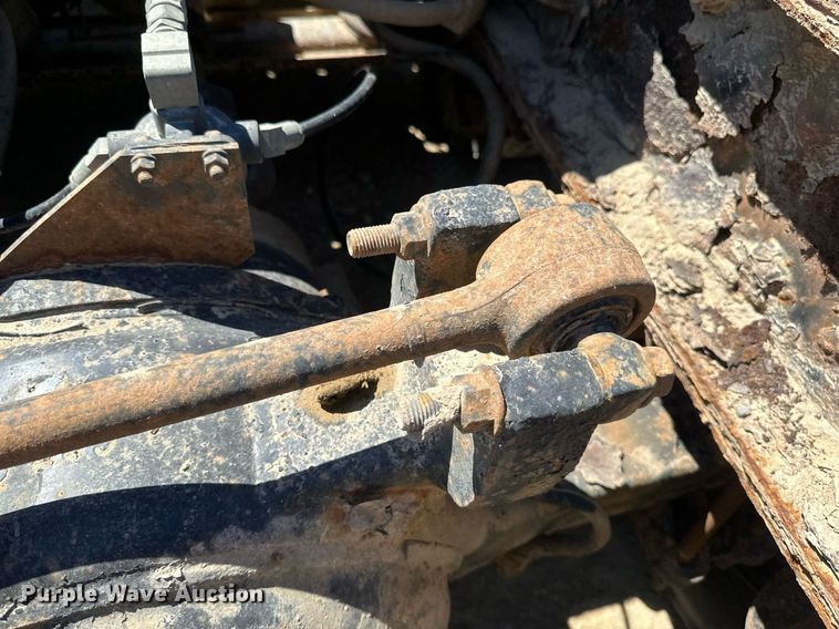 image for item EB2539 2000 Mack CL713 semi truck