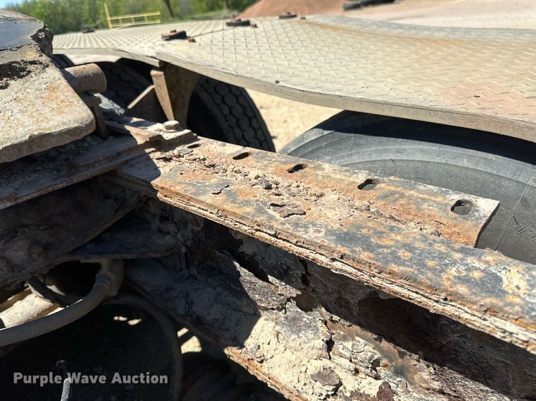 image for item EB2539 2000 Mack CL713 semi truck