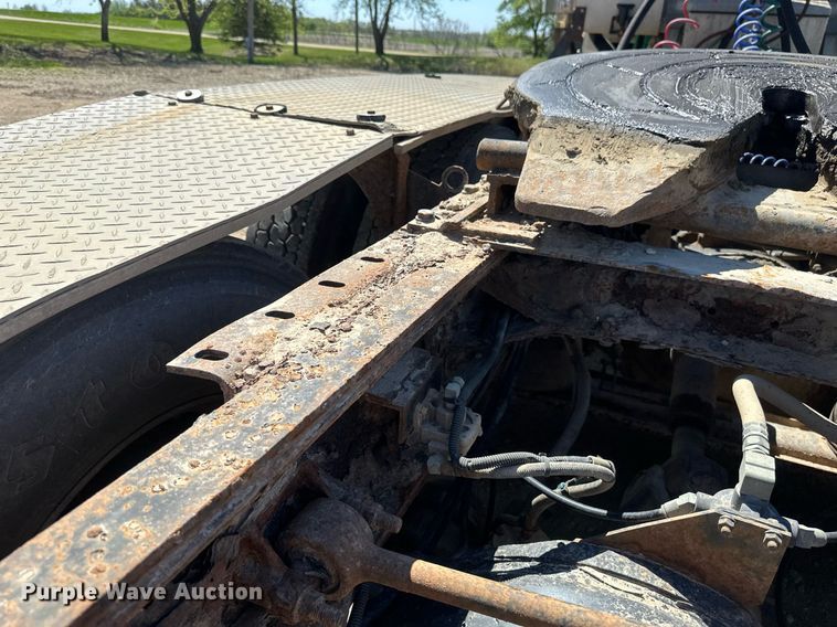 image for item EB2539 2000 Mack CL713 semi truck