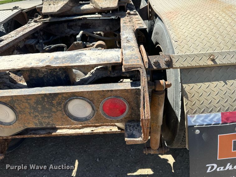 image for item EB2539 2000 Mack CL713 semi truck