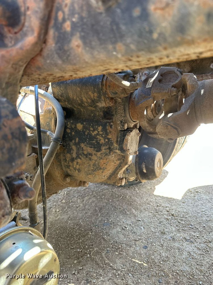 image for item EB2539 2000 Mack CL713 semi truck