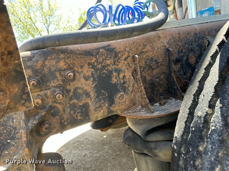 image for item EB2539 2000 Mack CL713 semi truck