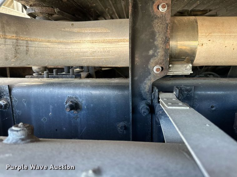 image for item EB2539 2000 Mack CL713 semi truck