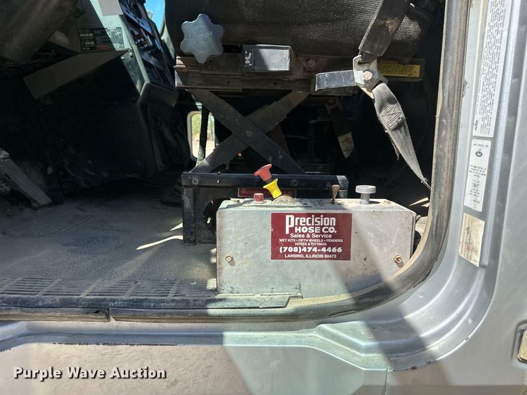 image for item EB2539 2000 Mack CL713 semi truck