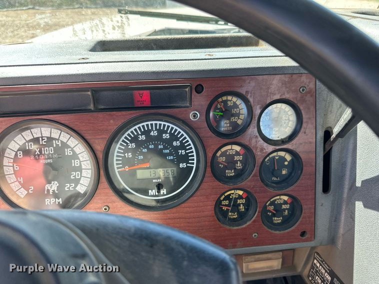 image for item EB2539 2000 Mack CL713 semi truck