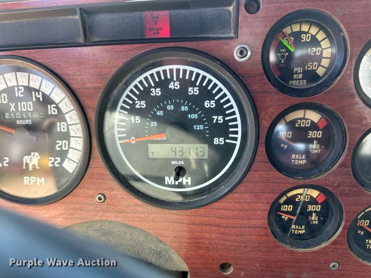 image for item EB2539 2000 Mack CL713 semi truck