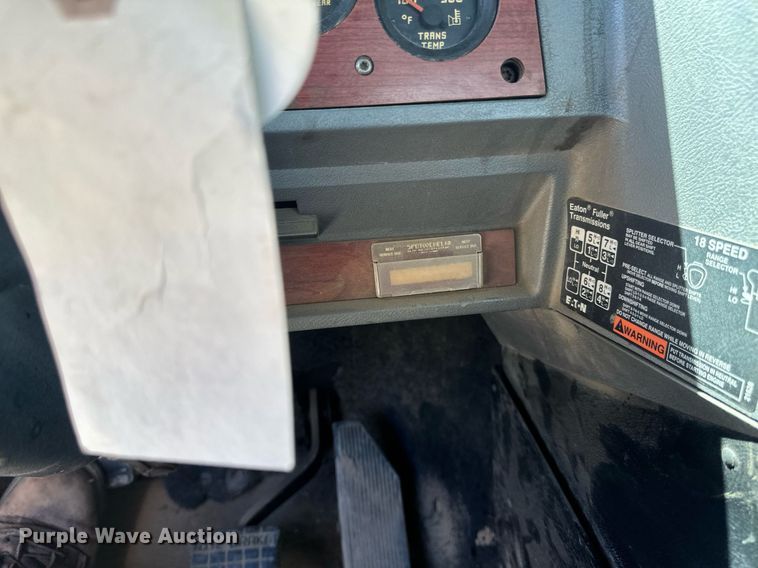 image for item EB2539 2000 Mack CL713 semi truck